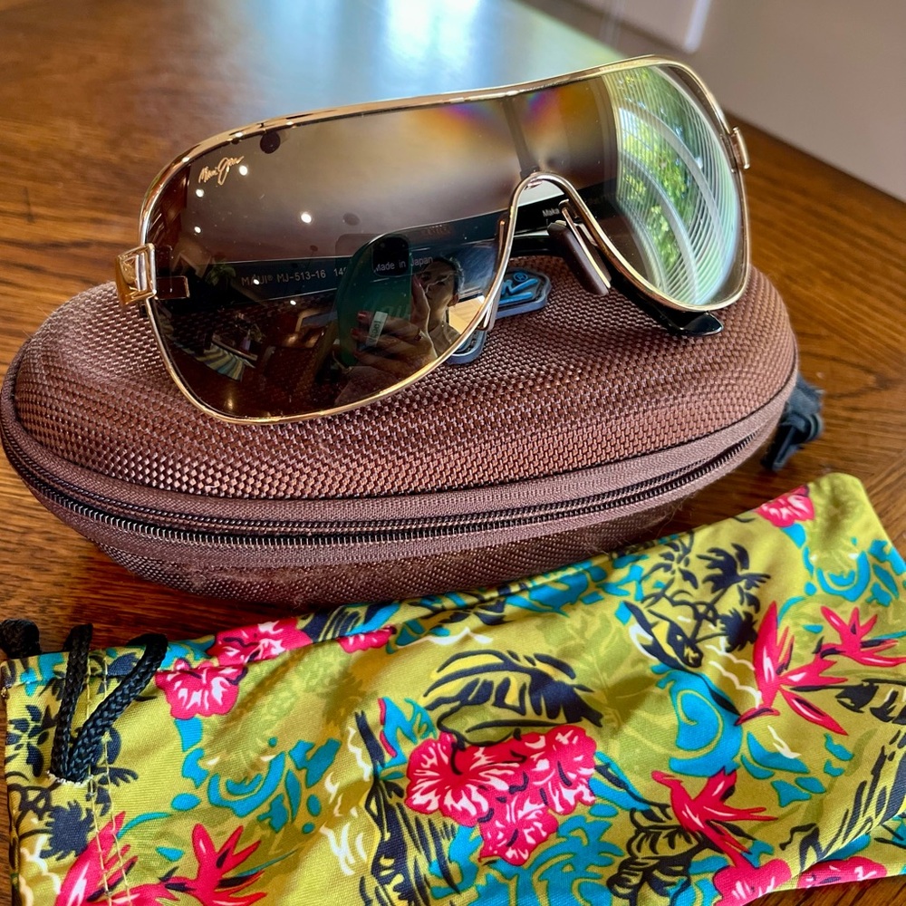 Maui Jim Maka Polarized Sunglasses & Hard Case